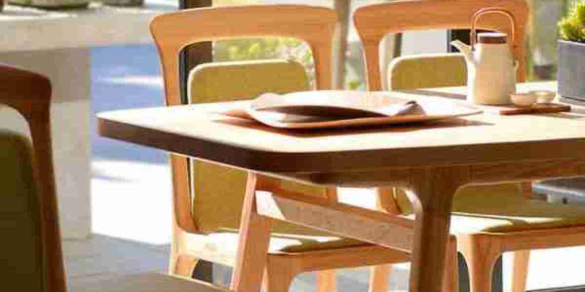 oak furniture, with a warm and natural wood texture, creates a long-lasting home aesthetic